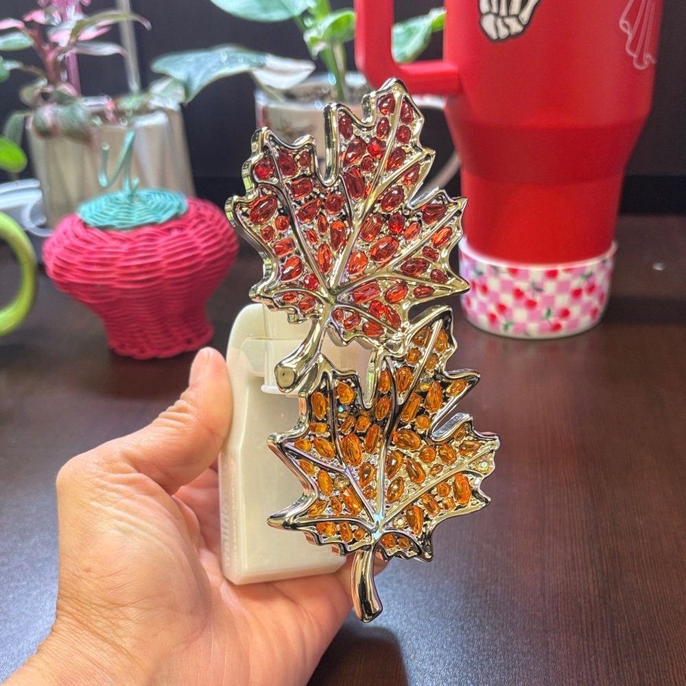 Bath & Body Works Silver and Red Leaf Wallflower